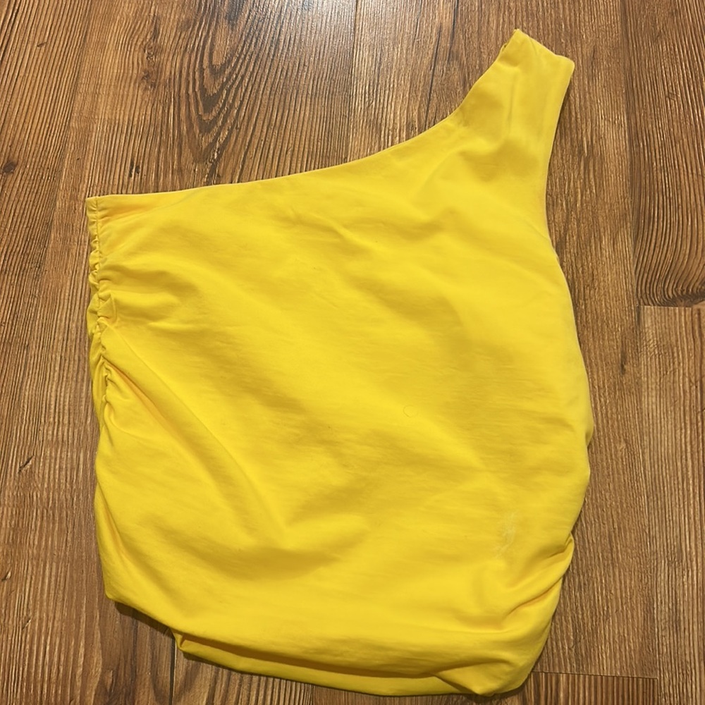 Superdown Revolve Yellow Rouched Off The Shoulder… - image 6
